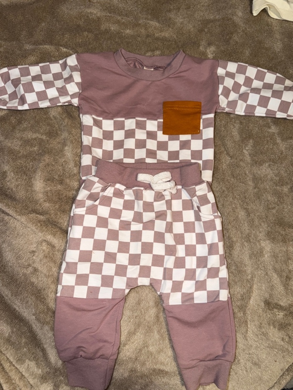 Checkerboard Mauve Baby Set with Contrast Pocket